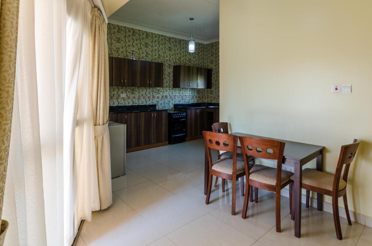 Las Vegas Garden Hotel คัมพาลา ภายนอก รูปภาพ